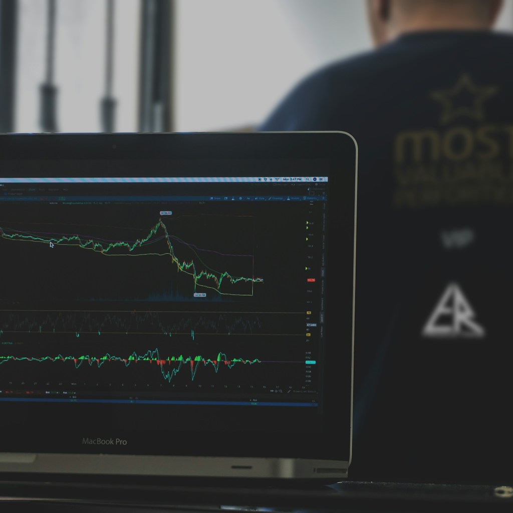 AI Revolutionizes Trading: Copy Platforms Empower Novices & Pros